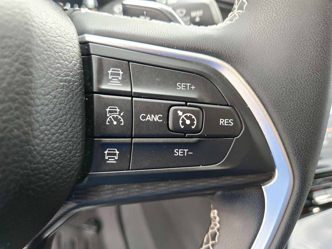 Jeep Grand Cherokee L Laredo 4x2 2023 Jeep Grand Cherokee L Laredo 4x2 2023