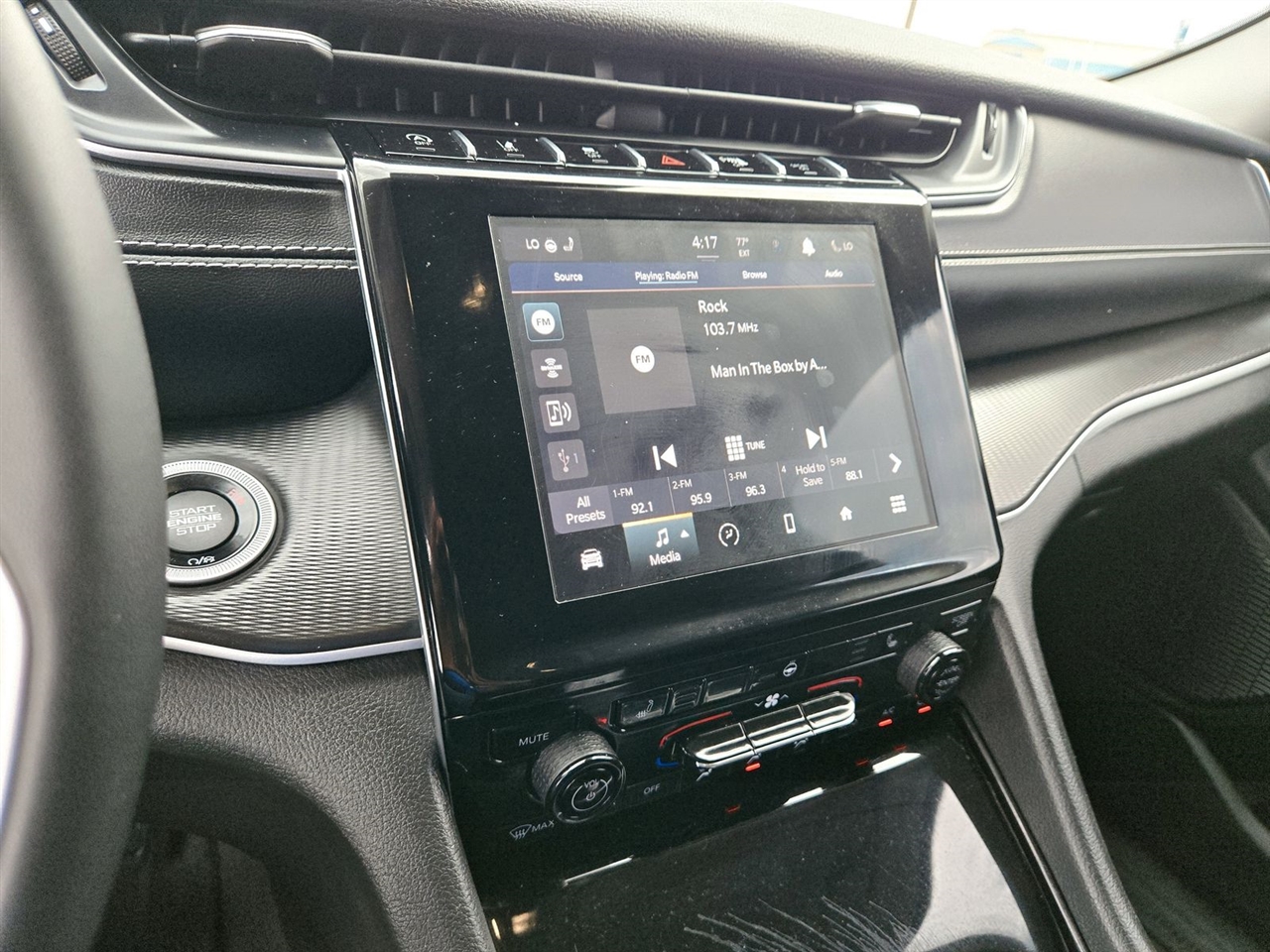 Jeep Grand Cherokee L Laredo 4x2 2023 Jeep Grand Cherokee L Laredo 4x2 2023