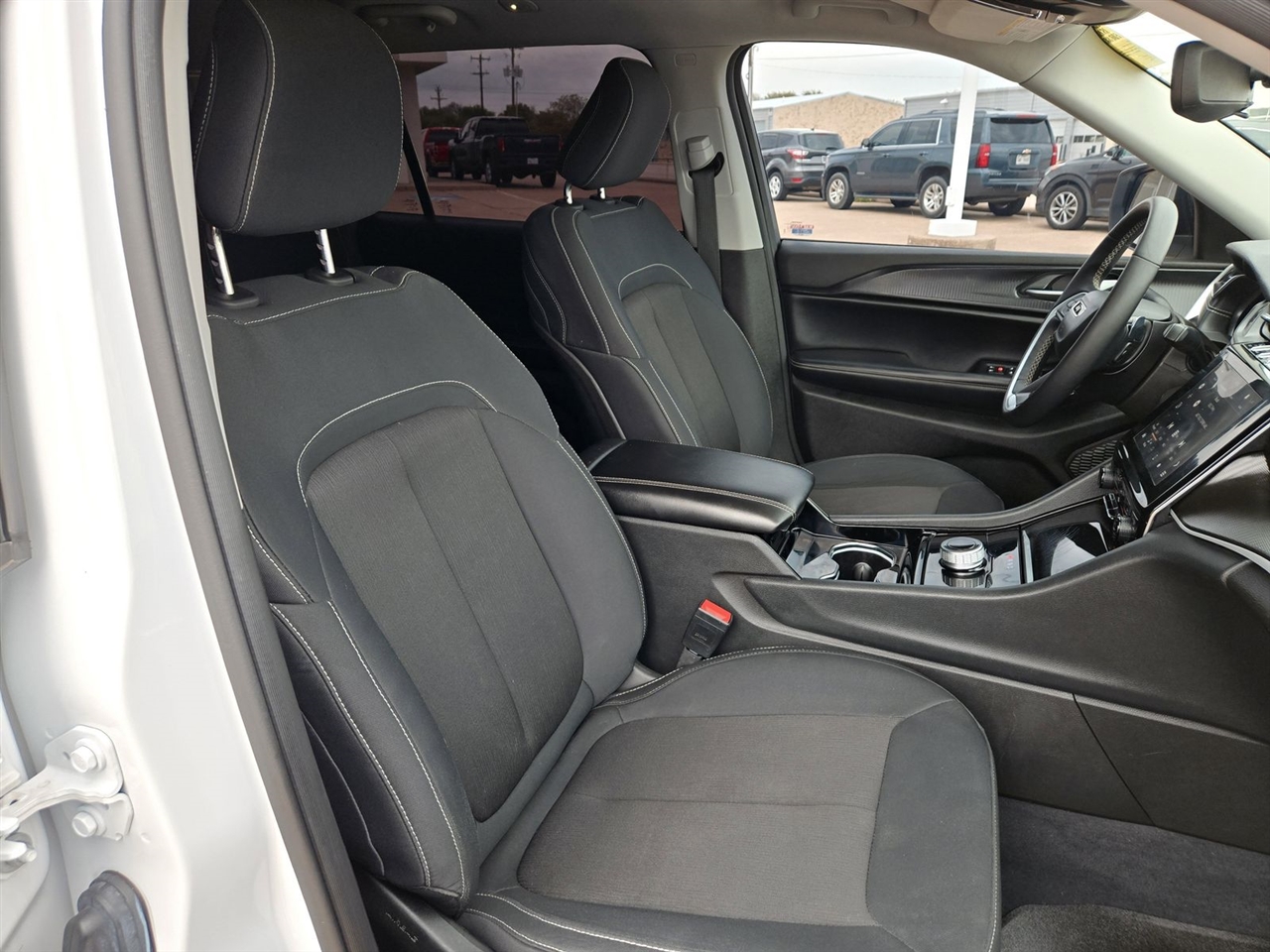 Jeep Grand Cherokee L Laredo 4x2 2023 Jeep Grand Cherokee L Laredo 4x2 2023