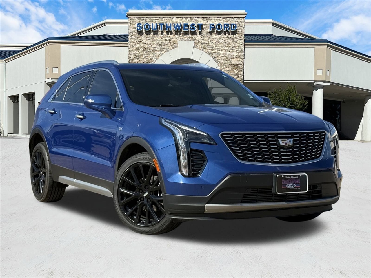 2023 Cadillac XT4 FWD 4dr Premium Luxury