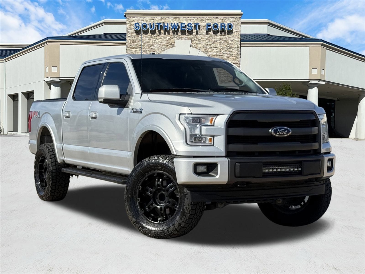 2015 Ford F-150 4WD SuperCrew 145" XLT