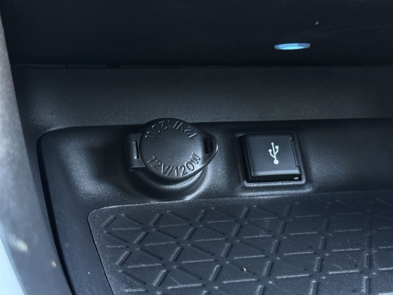 Toyota RAV4 Hybrid XSE AWD (Natl) 2021