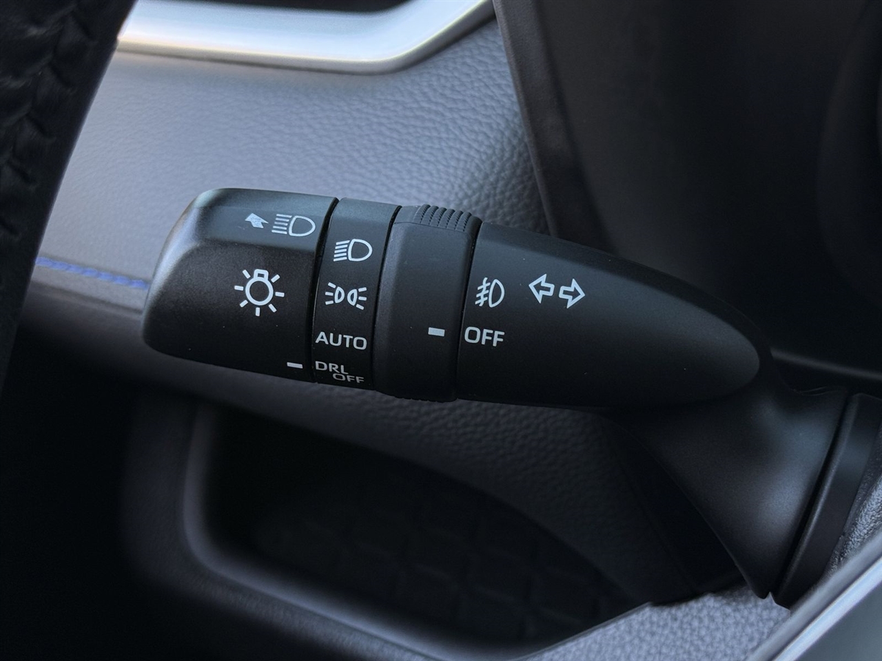 Toyota RAV4 Hybrid XSE AWD (Natl) 2021