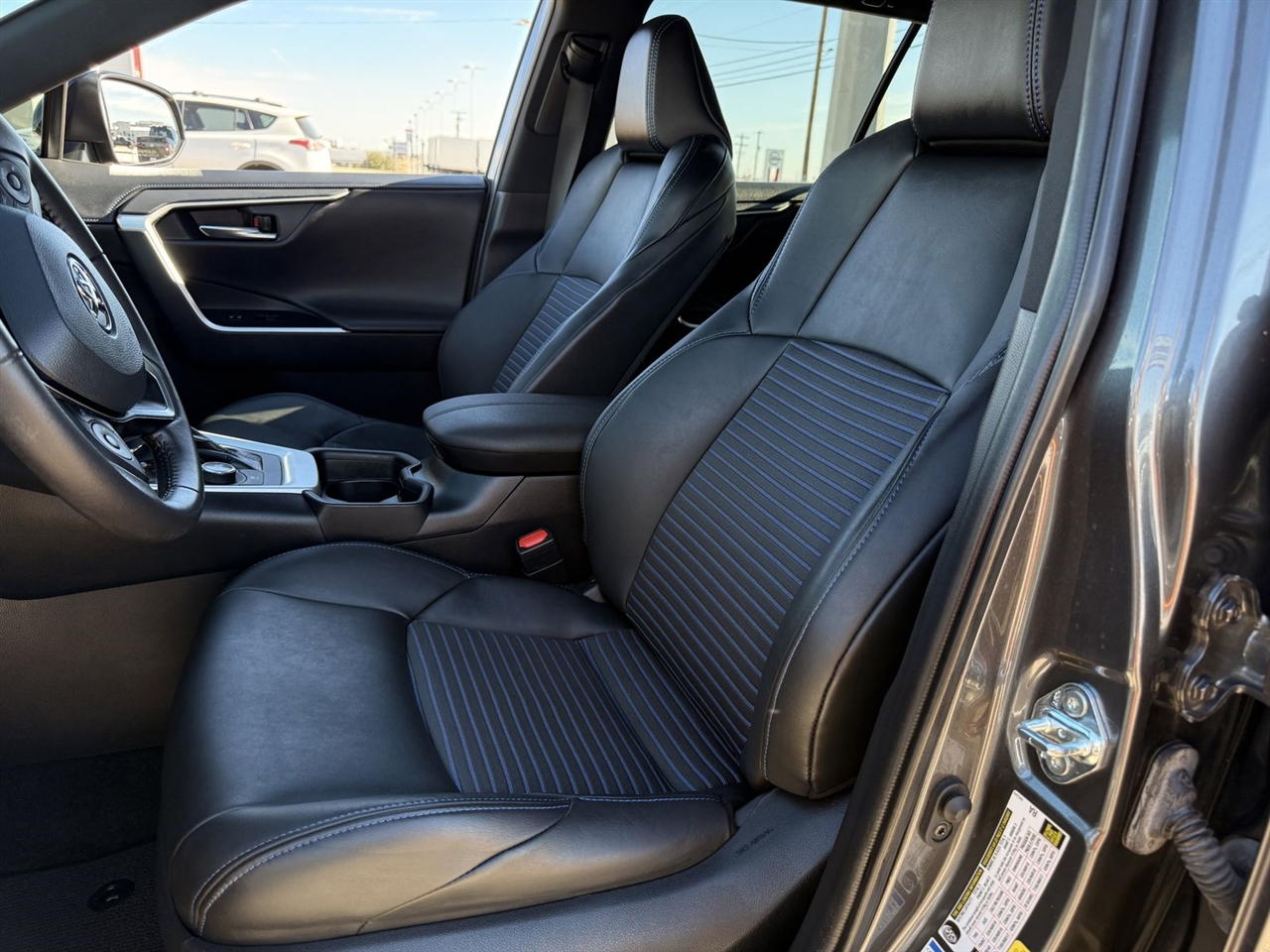 Toyota RAV4 Hybrid XSE AWD (Natl) 2021