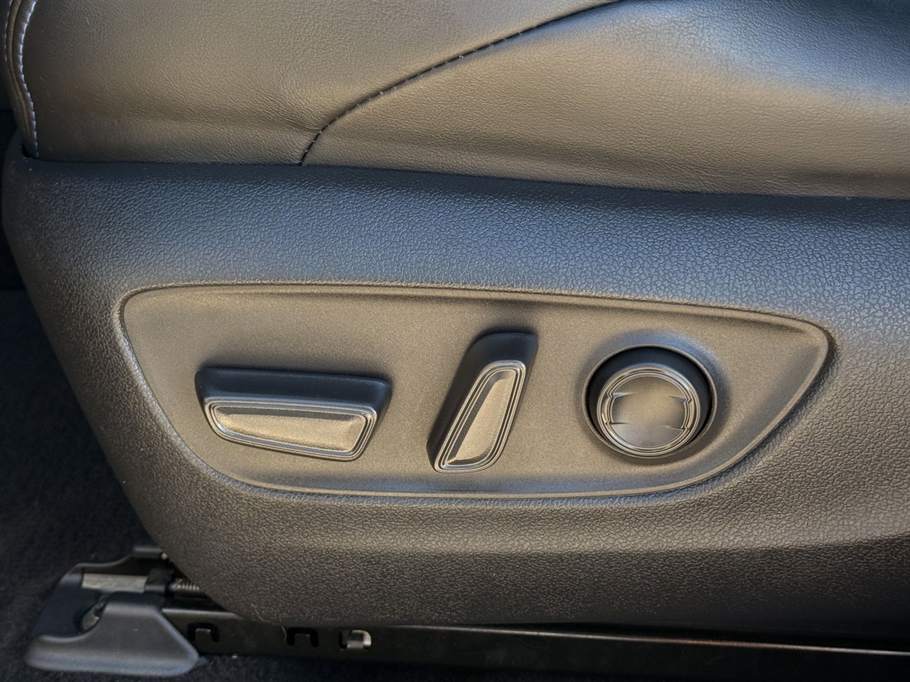 Toyota RAV4 Hybrid XSE AWD (Natl) 2021