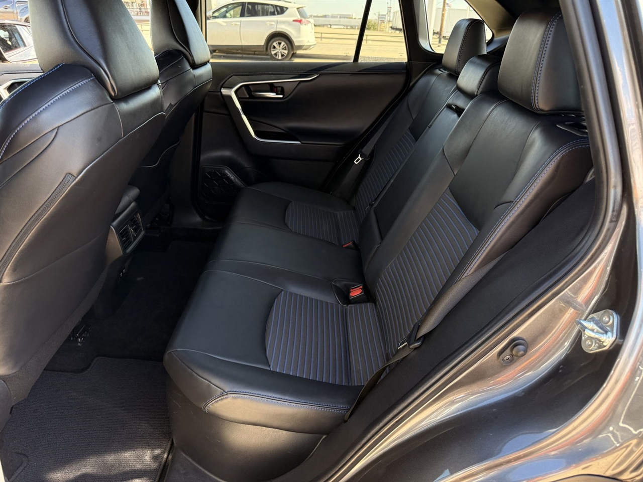 Toyota RAV4 Hybrid XSE AWD (Natl) 2021