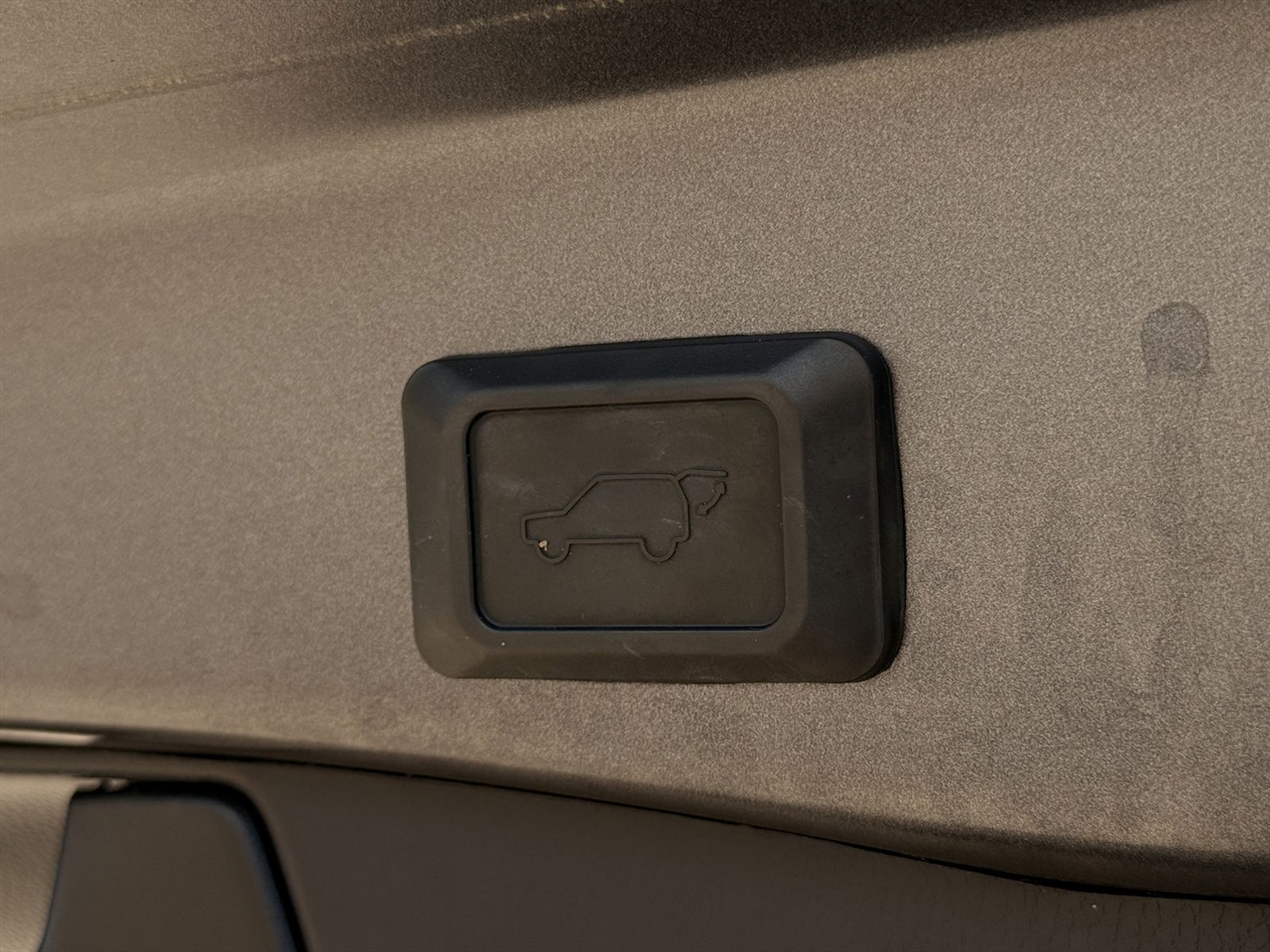 Toyota RAV4 Hybrid XSE AWD (Natl) 2021