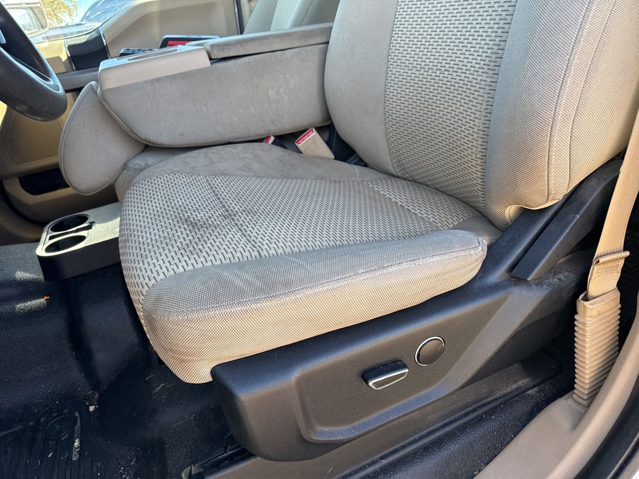 Ford Super Duty F-250 SRW King Ranch 4WD Crew Cab 8' Box 2017