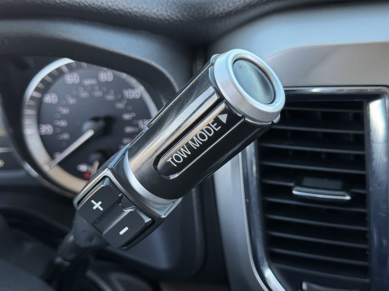 Nissan Titan 4x2 Crew Cab SV 2018