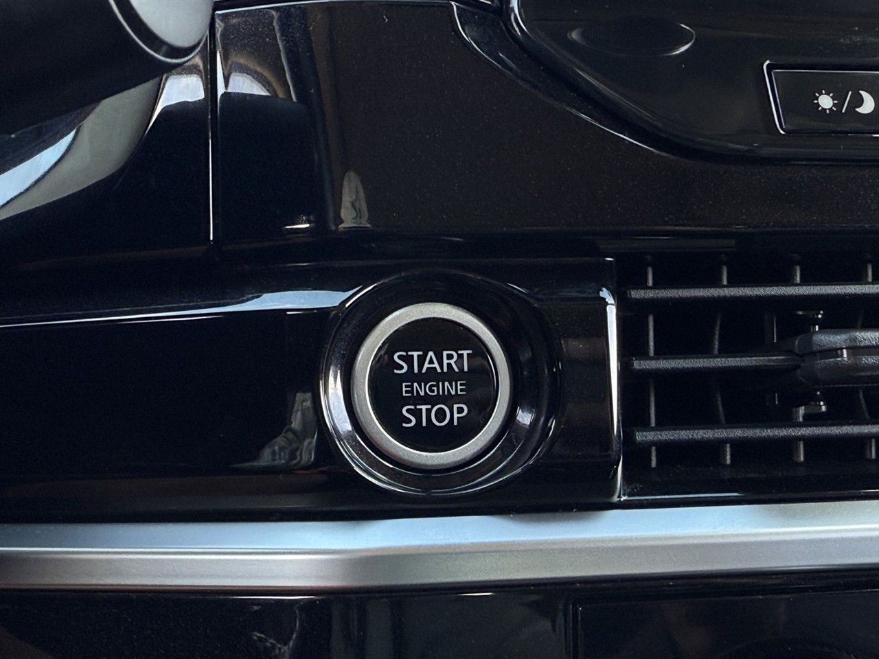 Nissan Pathfinder SL 2WD 2022