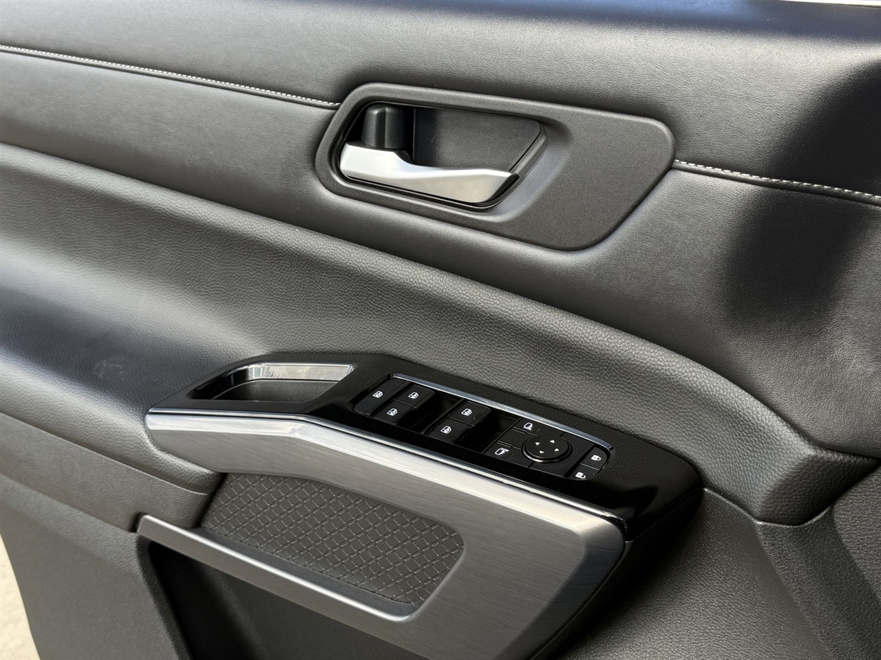 Nissan Pathfinder SL 2WD 2022