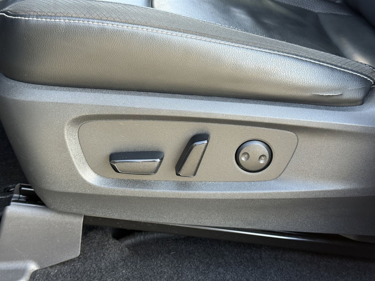 Nissan Pathfinder SL 2WD 2022