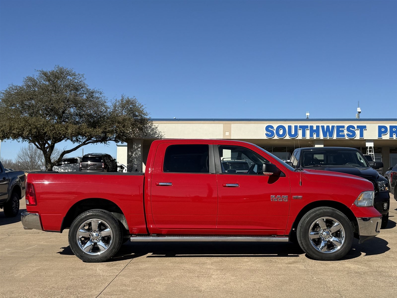 RAM 1500 4WD Crew Cab 140.5" Lone Star 2016