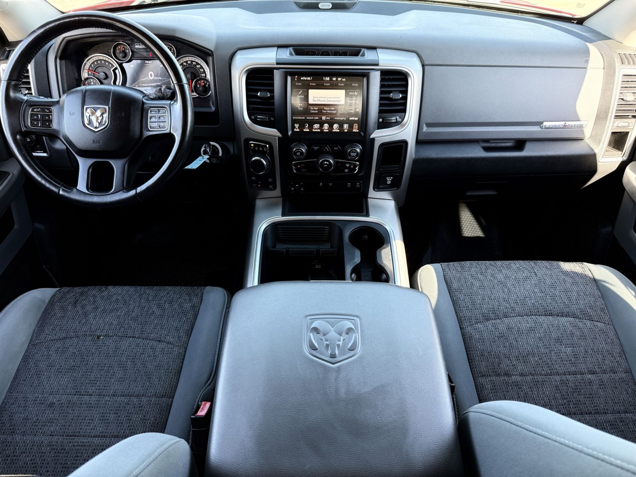 RAM 1500 4WD Crew Cab 140.5" Lone Star 2016