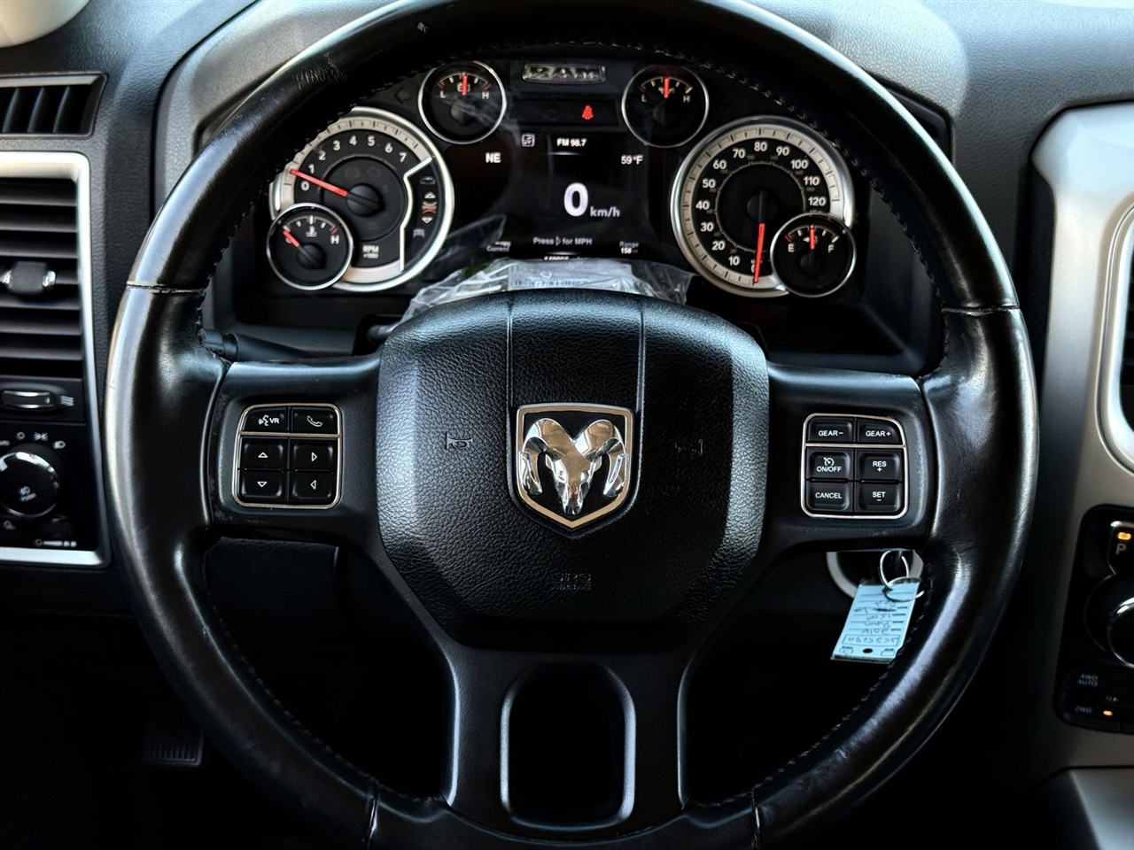 RAM 1500 4WD Crew Cab 140.5" Lone Star 2016