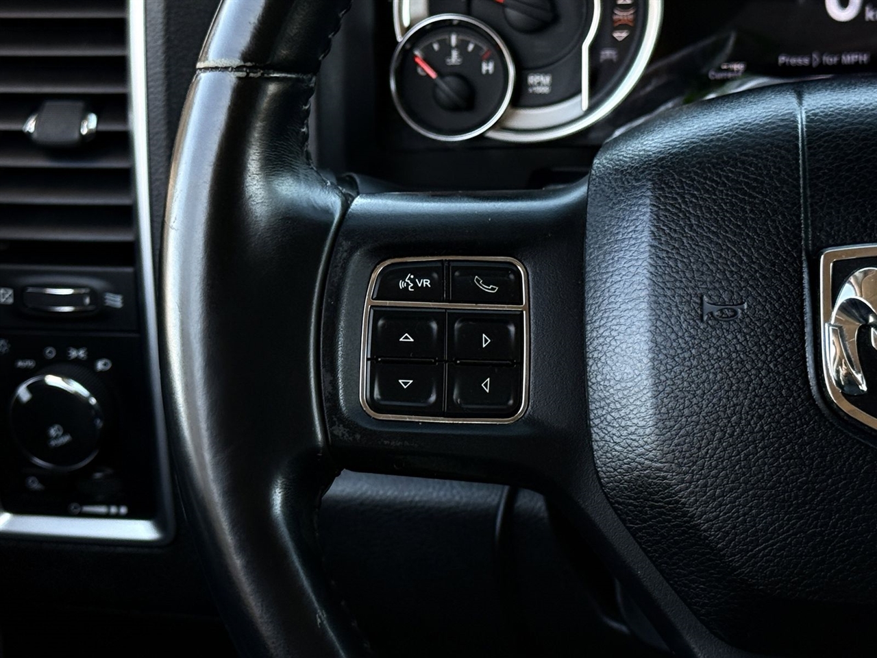 RAM 1500 4WD Crew Cab 140.5" Lone Star 2016