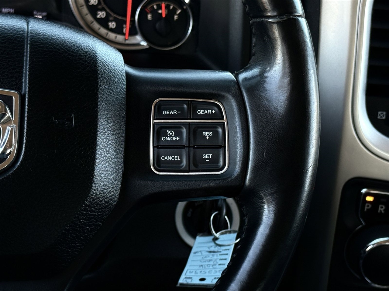 RAM 1500 4WD Crew Cab 140.5" Lone Star 2016