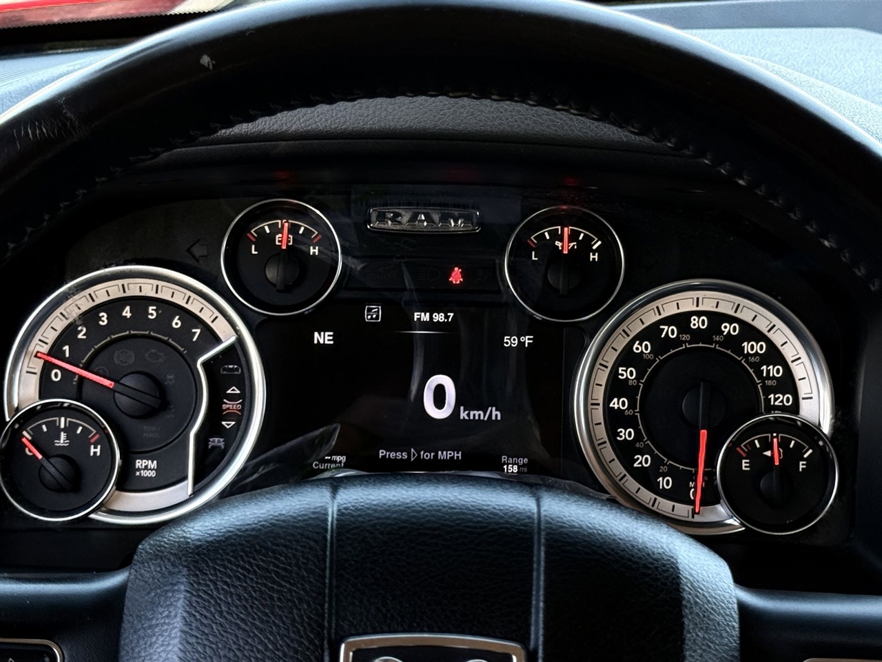 RAM 1500 4WD Crew Cab 140.5" Lone Star 2016