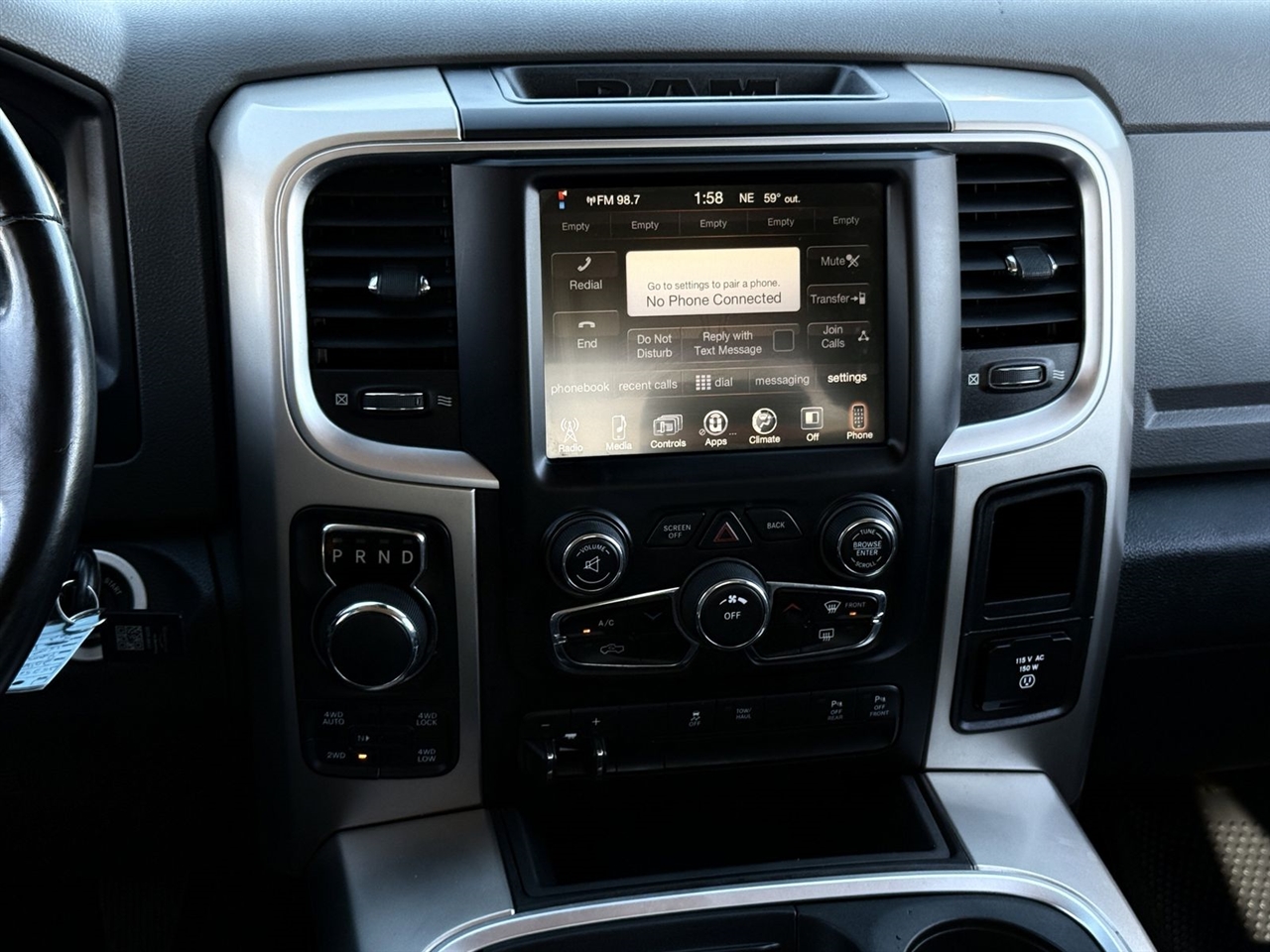 RAM 1500 4WD Crew Cab 140.5" Lone Star 2016