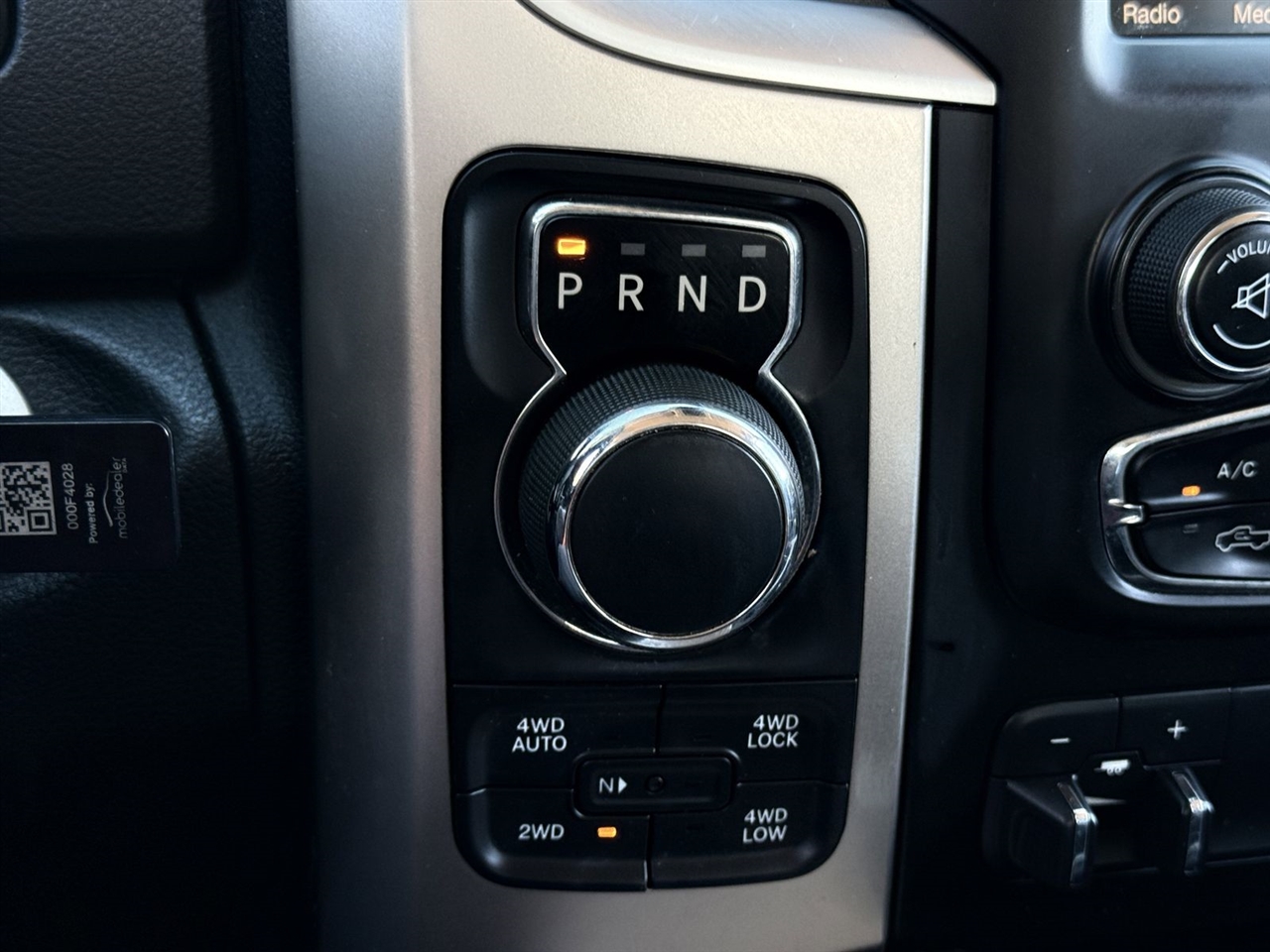 RAM 1500 4WD Crew Cab 140.5" Lone Star 2016