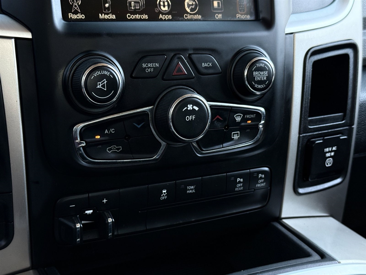 RAM 1500 4WD Crew Cab 140.5" Lone Star 2016