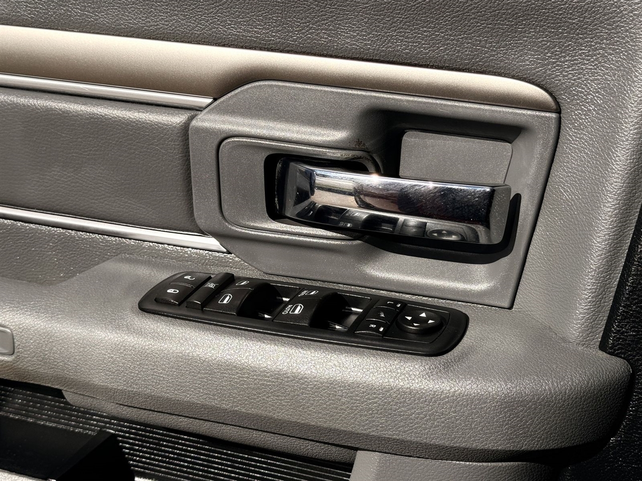 RAM 1500 4WD Crew Cab 140.5" Lone Star 2016