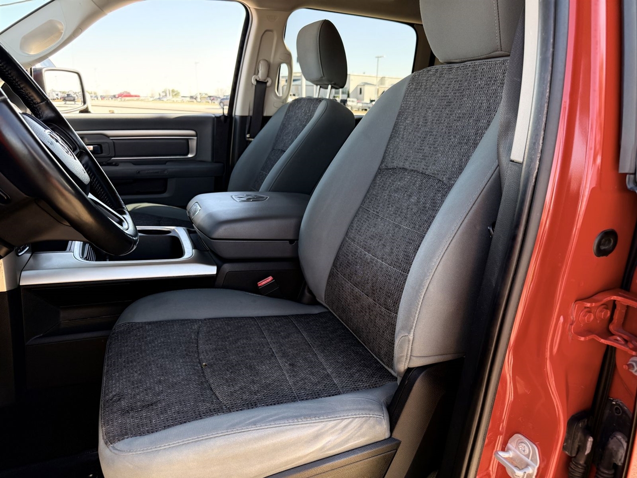 RAM 1500 4WD Crew Cab 140.5" Lone Star 2016