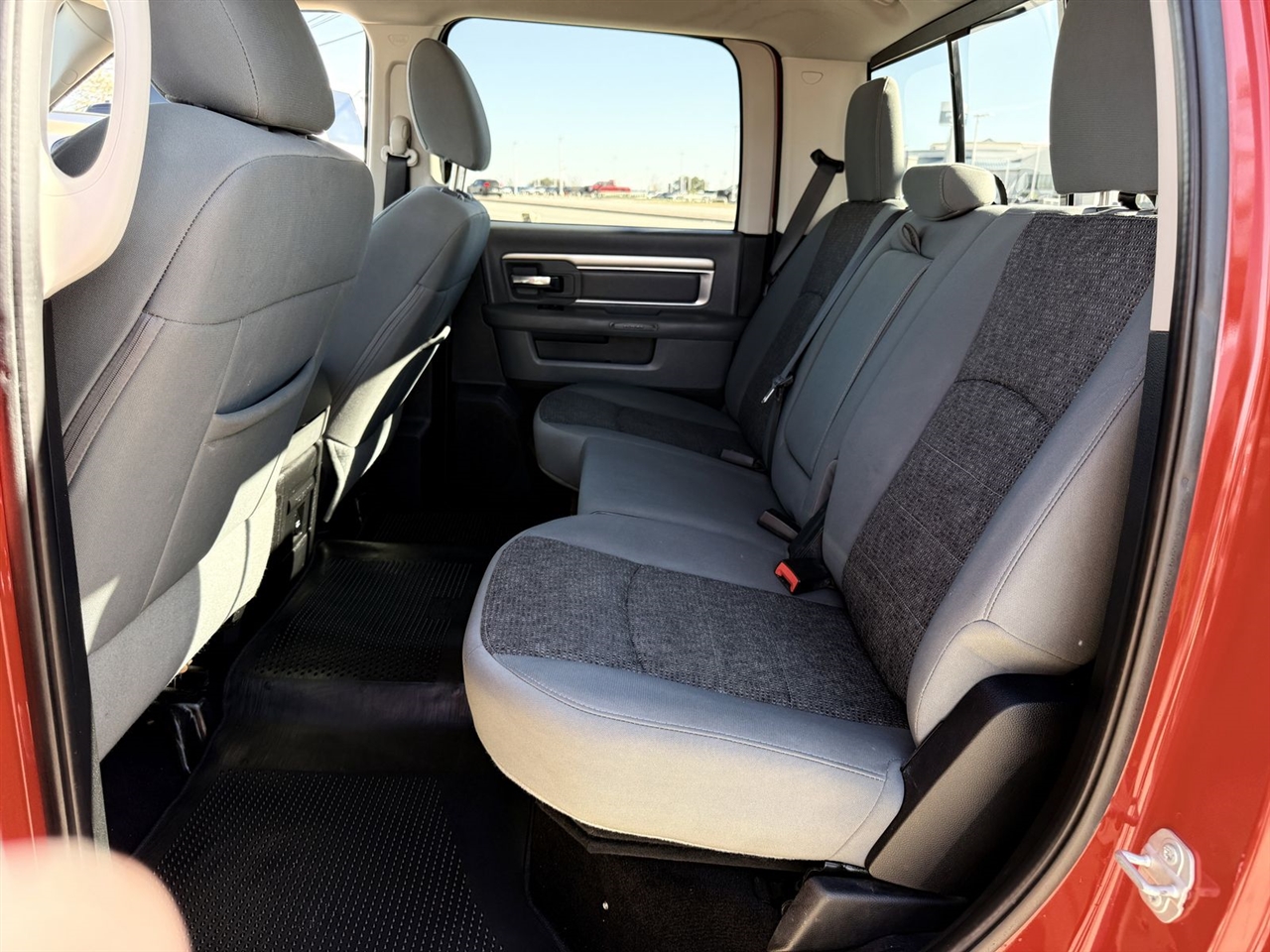 RAM 1500 4WD Crew Cab 140.5" Lone Star 2016