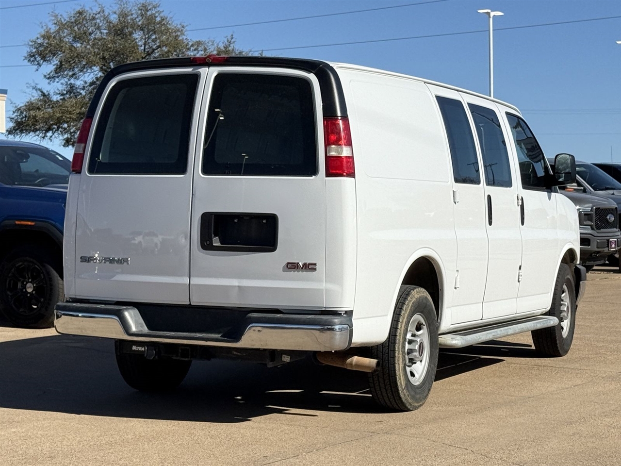 GMC Savana Cargo Van RWD 2500 135" 2017