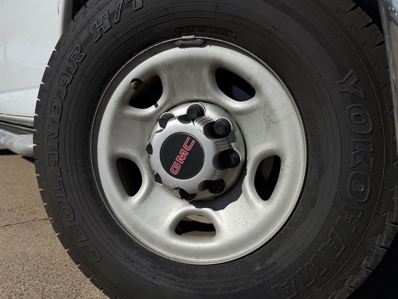 GMC Savana Cargo Van RWD 2500 135" 2017