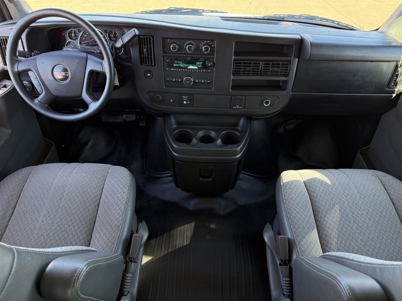 GMC Savana Cargo Van RWD 2500 135" 2017