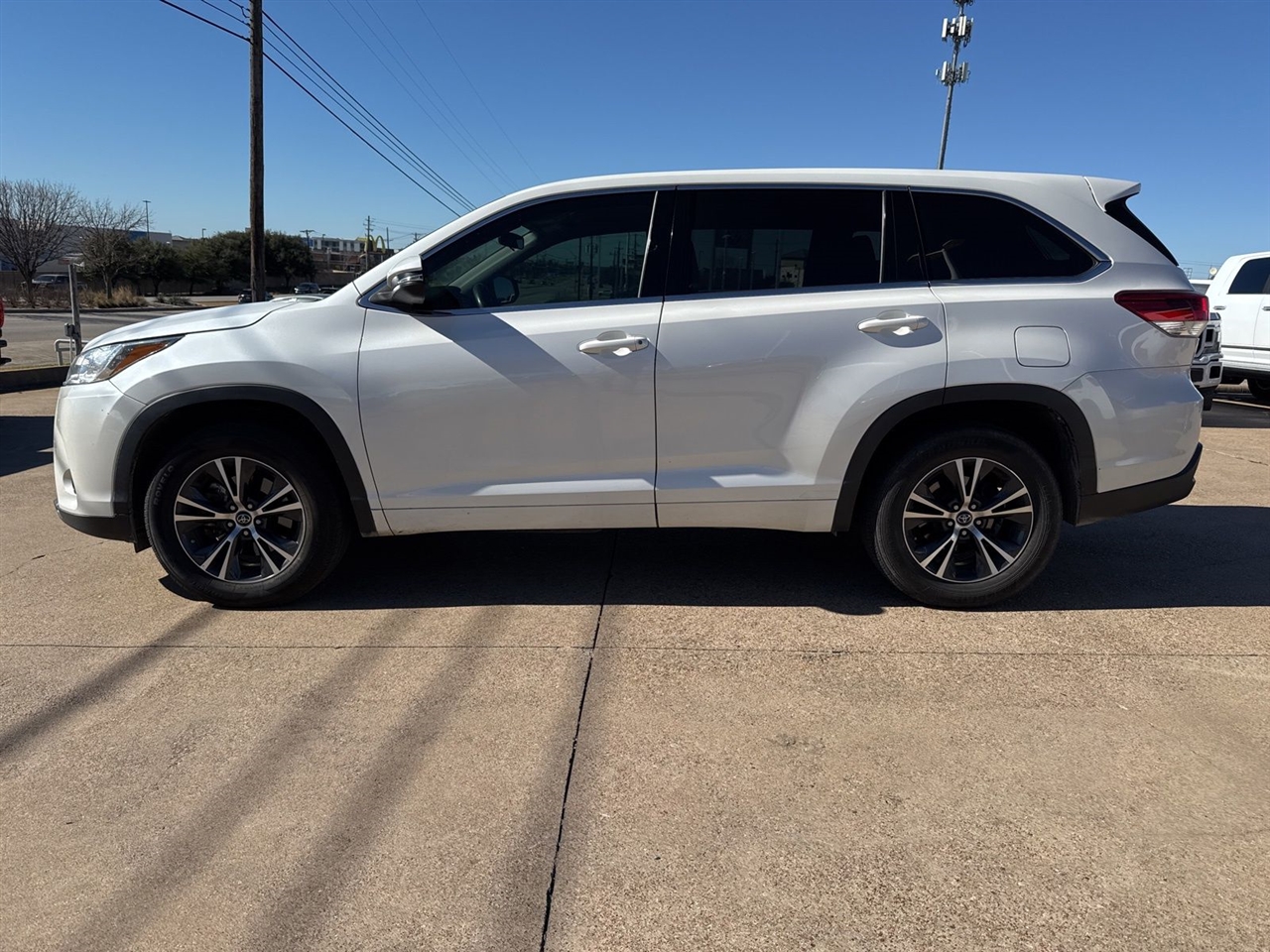 Toyota Highlander LE I4 FWD (Natl) 2018
