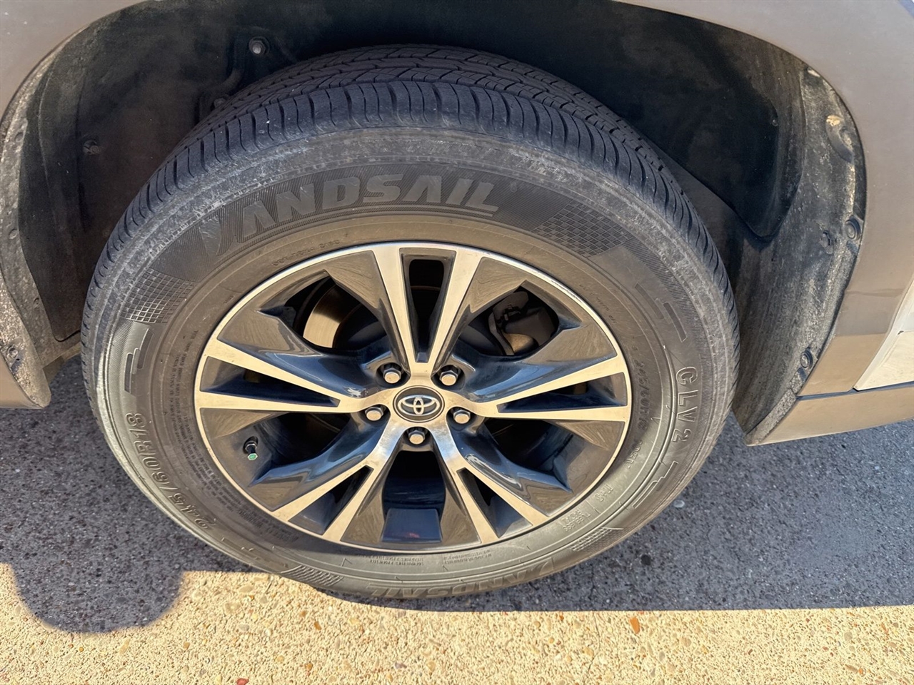 Toyota Highlander LE I4 FWD (Natl) 2018