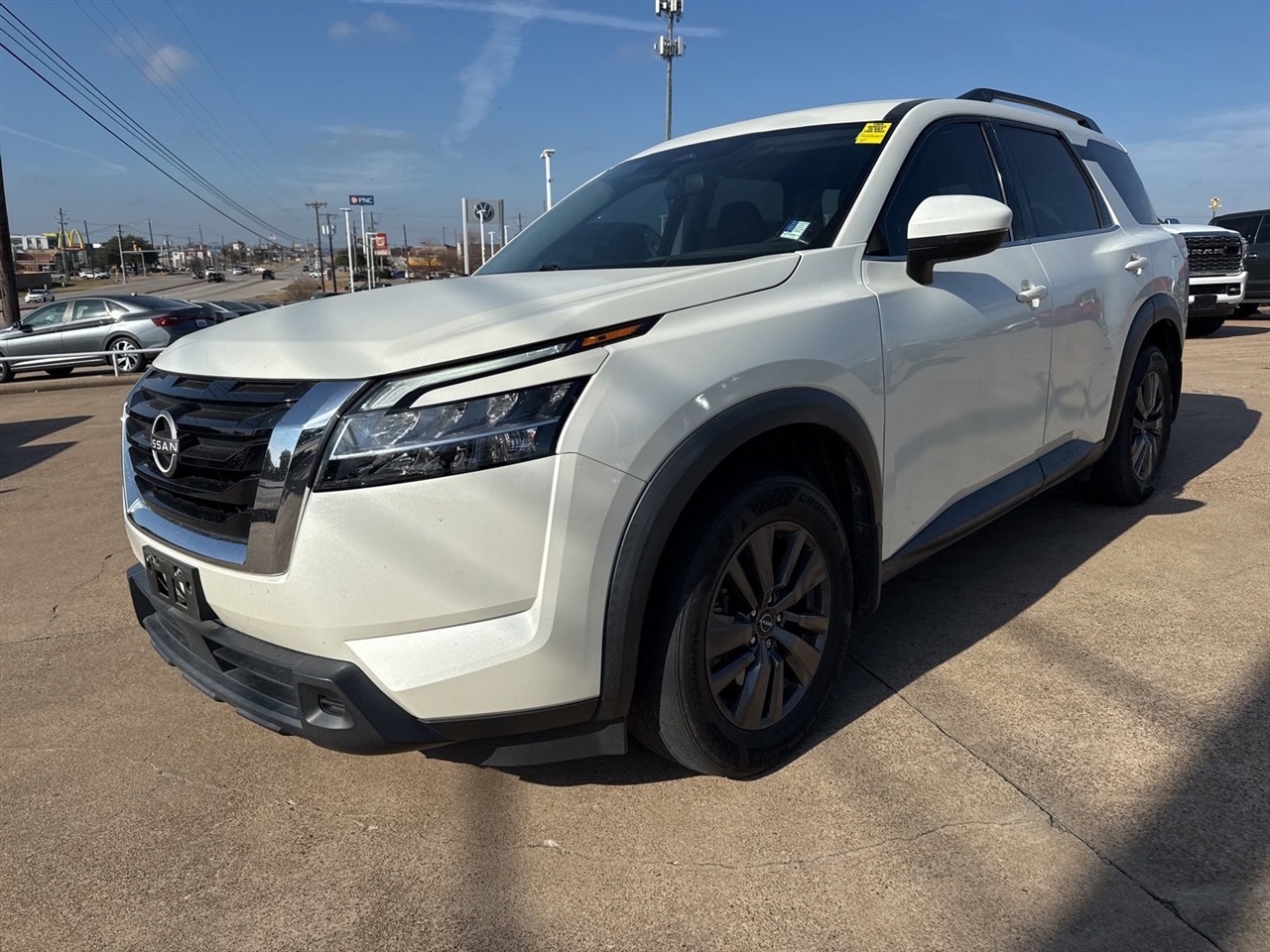 Nissan Pathfinder SV 2WD 2022