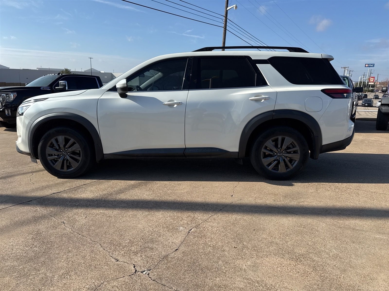 Nissan Pathfinder SV 2WD 2022