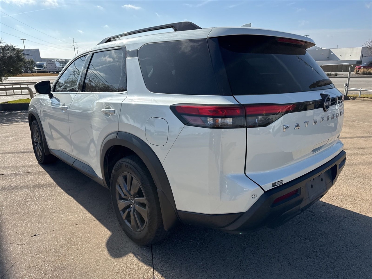 Nissan Pathfinder SV 2WD 2022