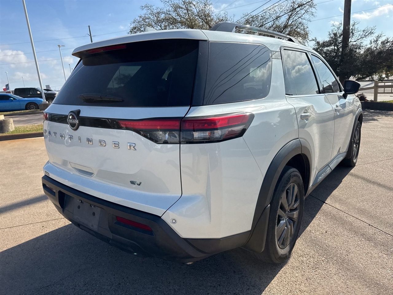 Nissan Pathfinder SV 2WD 2022