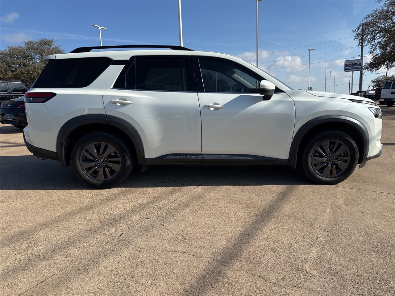 Nissan Pathfinder SV 2WD 2022