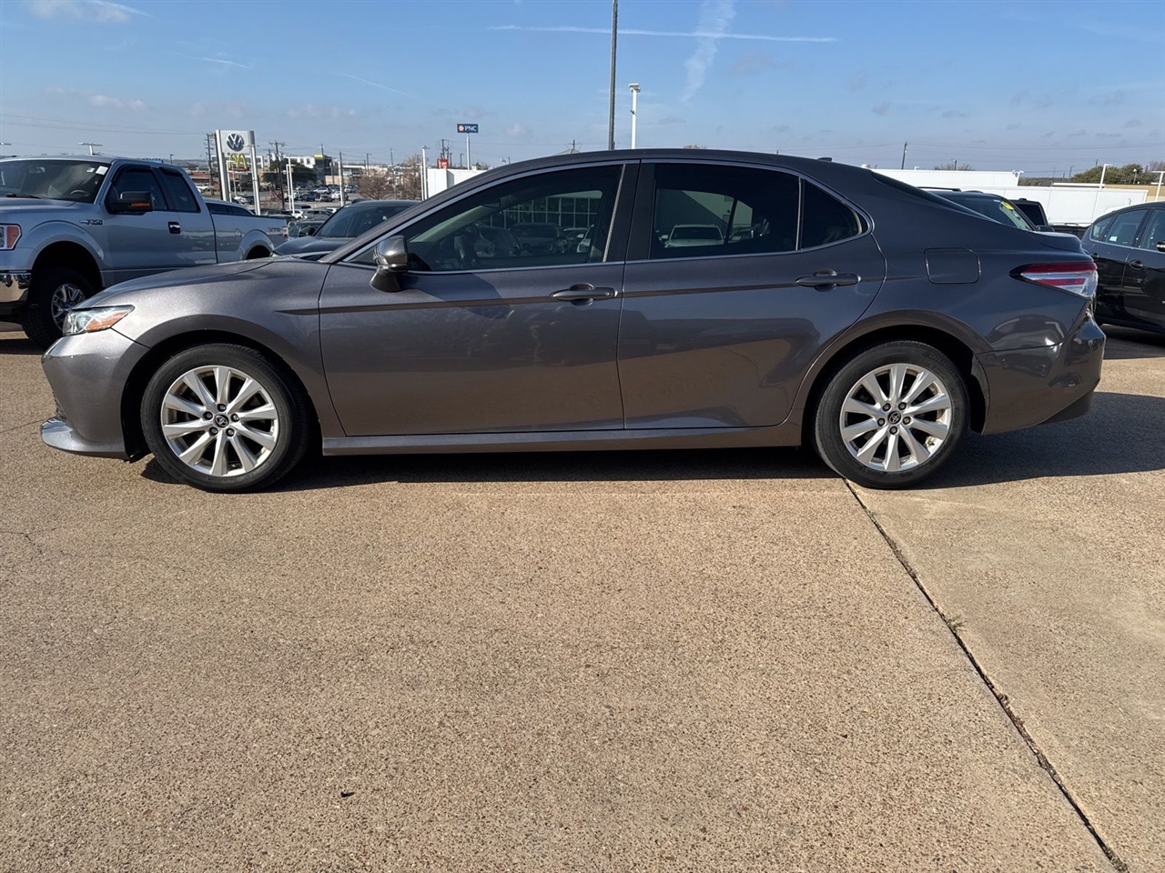 Toyota Camry LE Auto (Natl) 2020