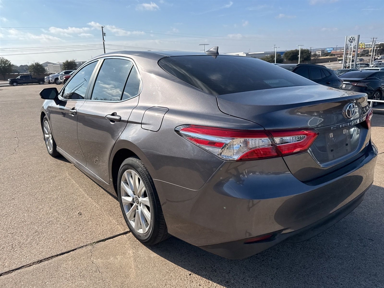 Toyota Camry LE Auto (Natl) 2020