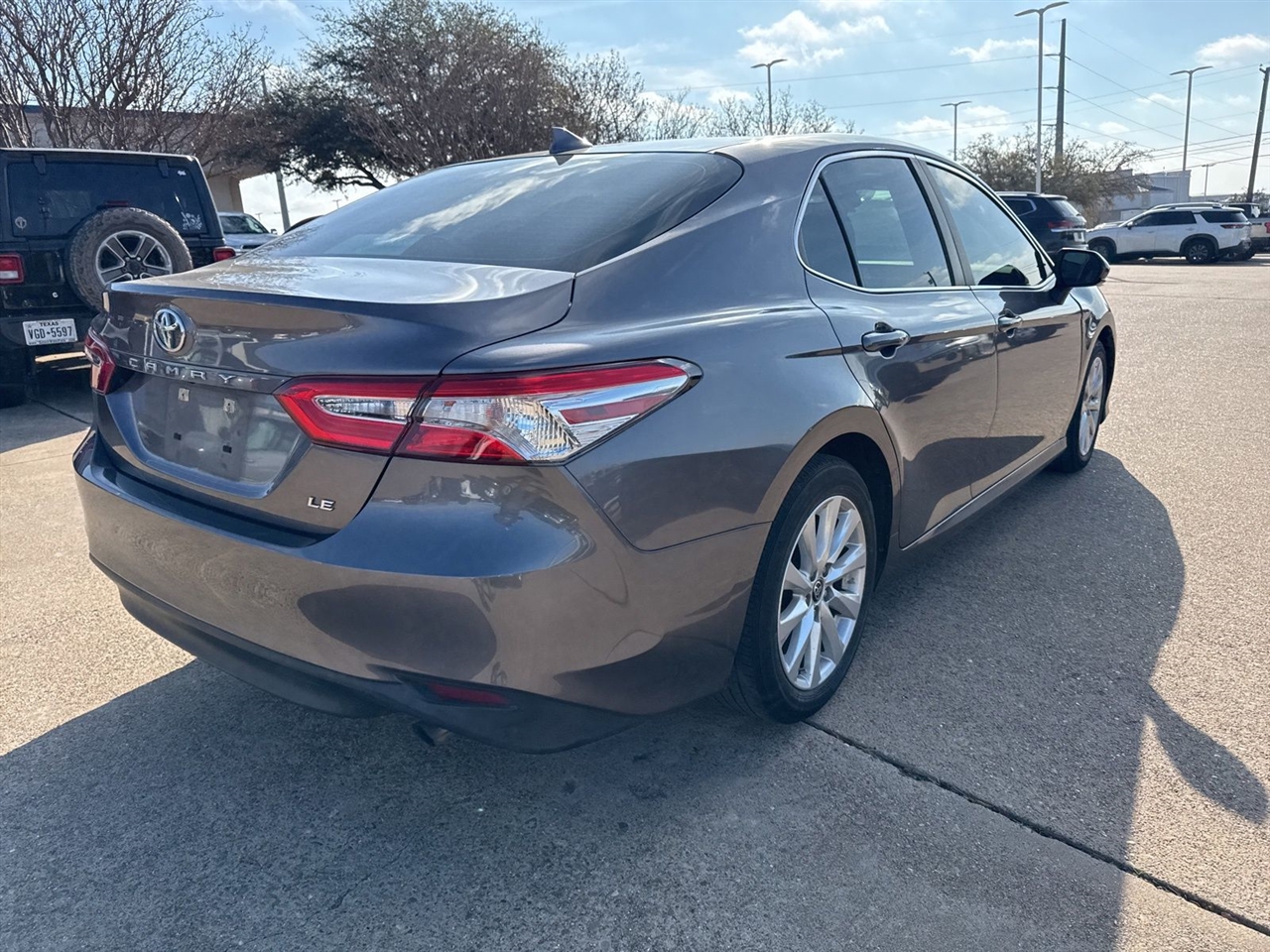Toyota Camry LE Auto (Natl) 2020