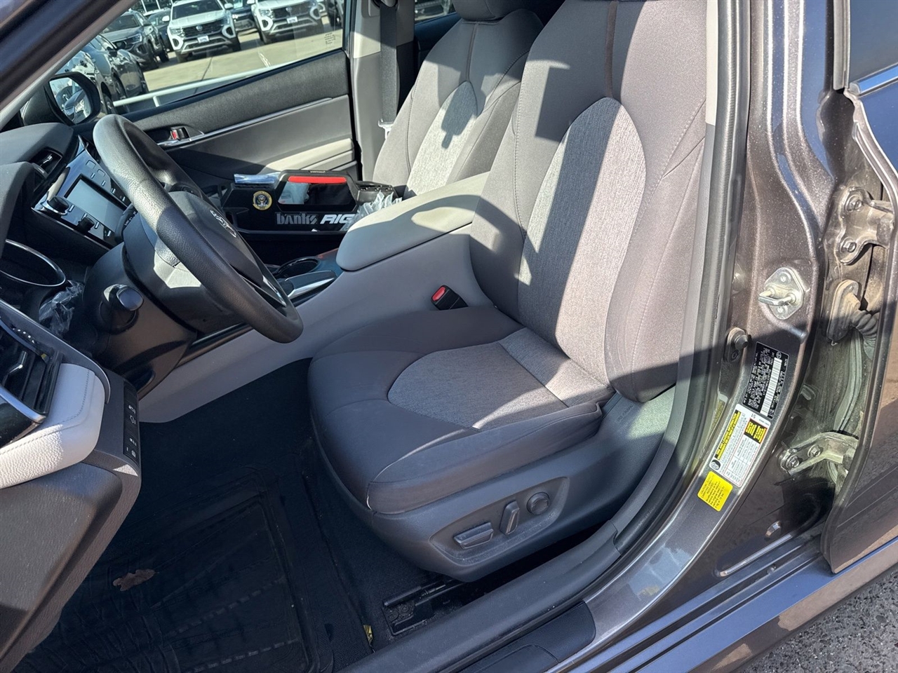 Toyota Camry LE Auto (Natl) 2020