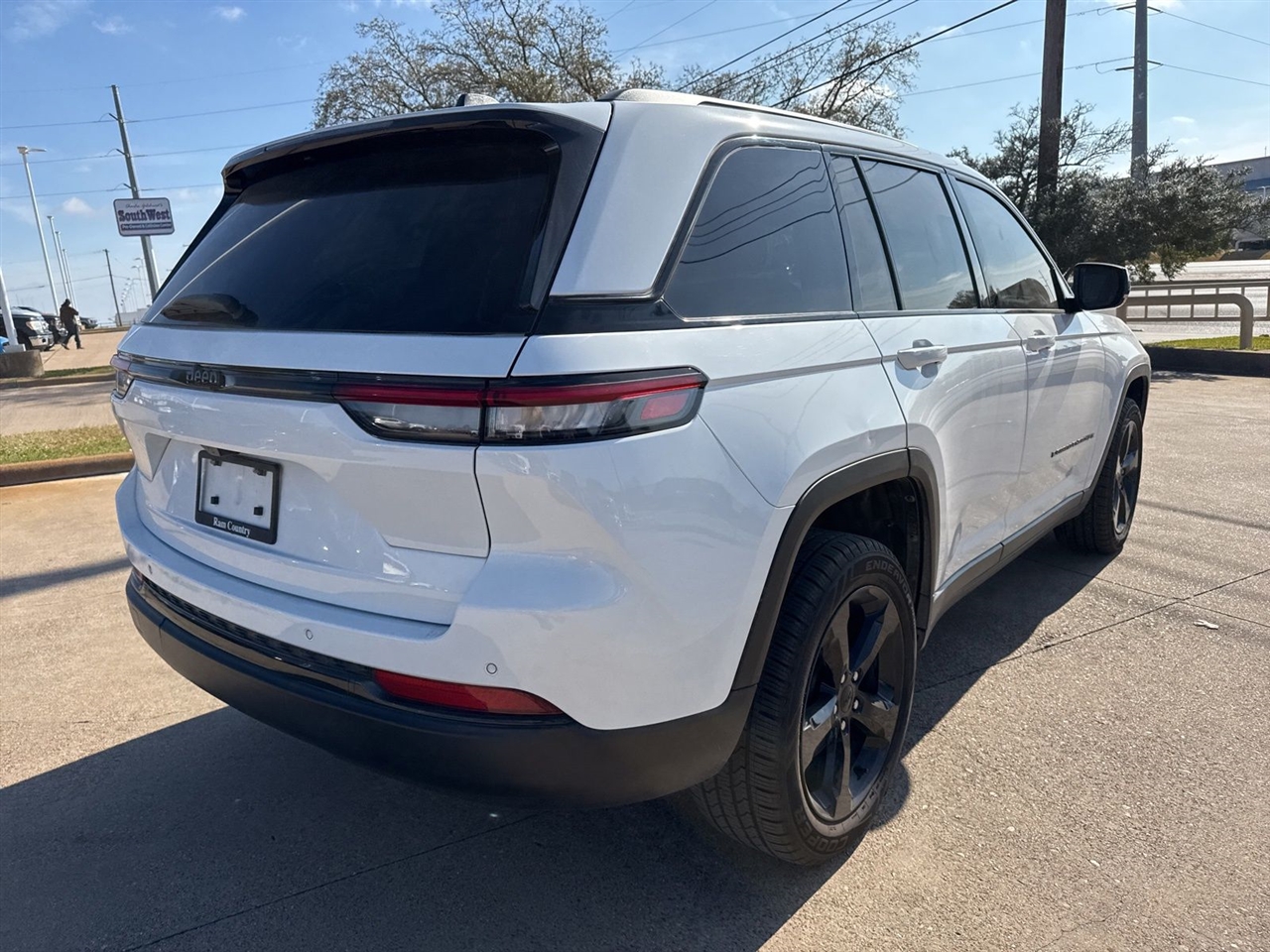 Jeep Grand Cherokee Altitude 4x2 2023