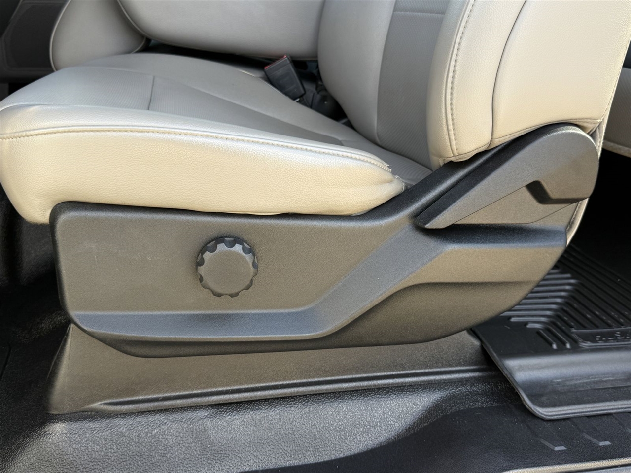 Ford Super Duty F-350 SRW Lariat 2WD SuperCab 8' Box 2020