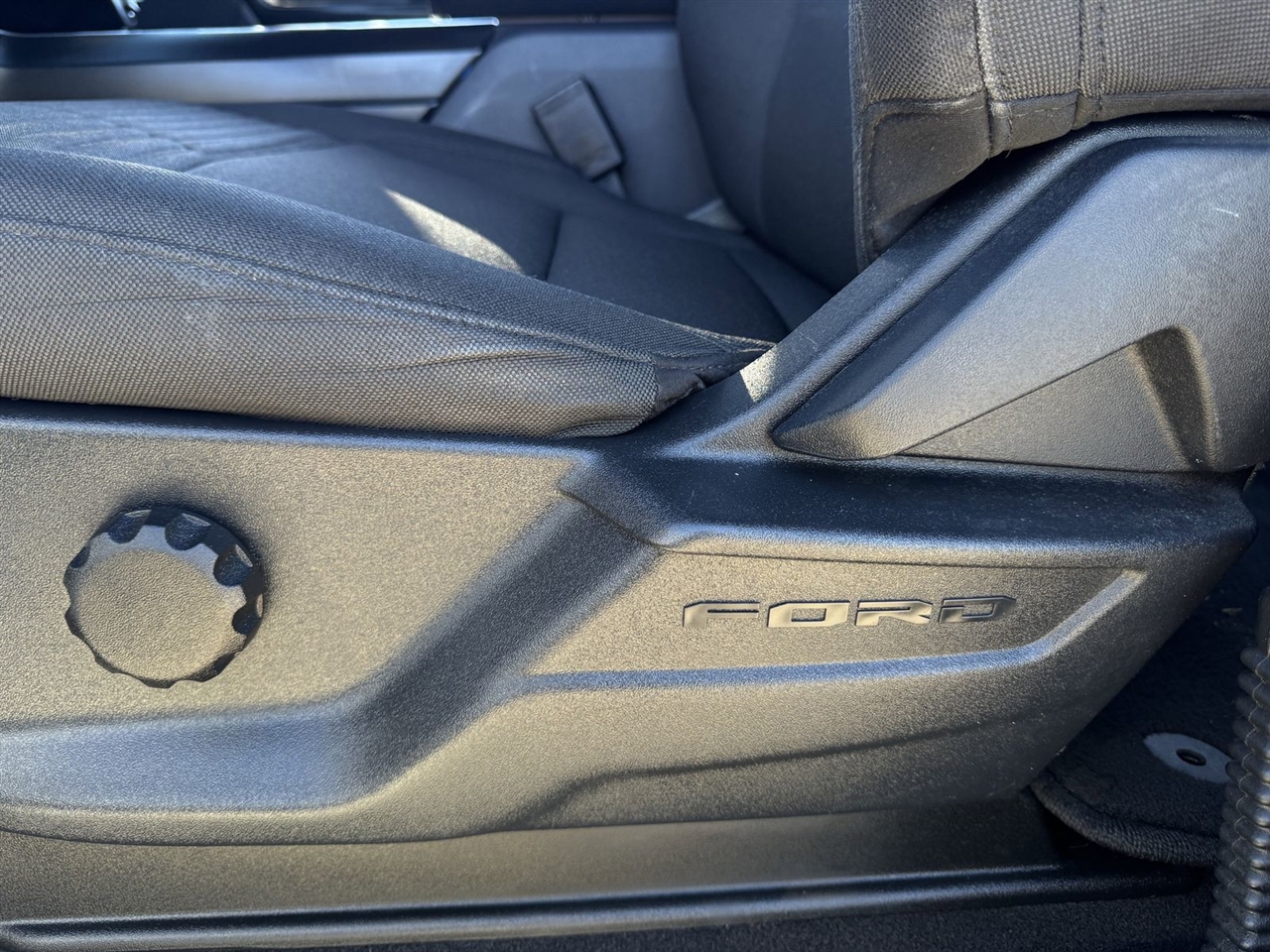 Ford F-150 Lariat 2WD SuperCrew 5.5' Box 2023