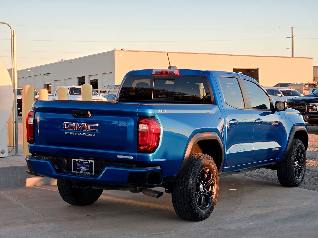 GMC Canyon 4WD Crew Cab Elevation 2024