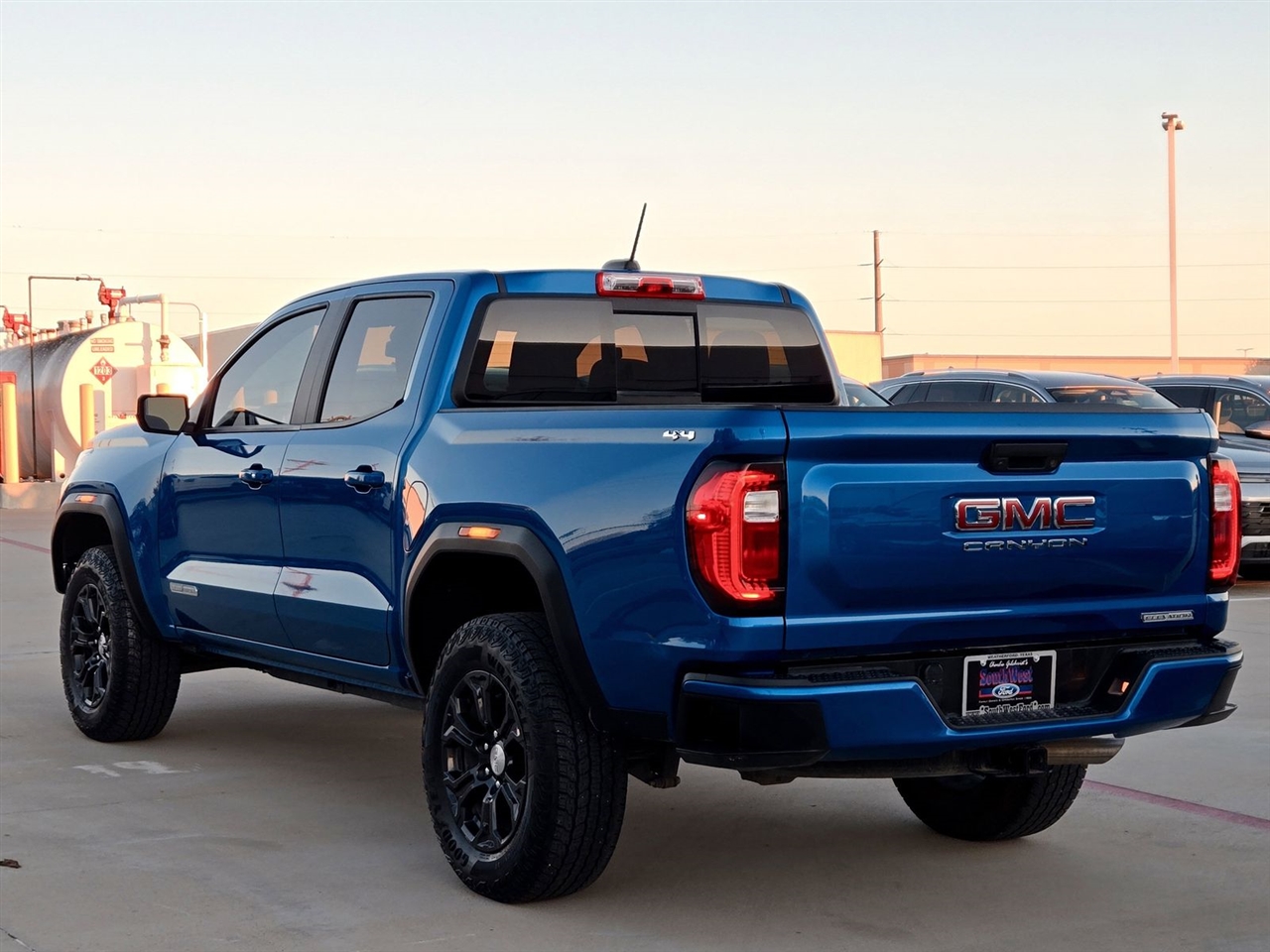 GMC Canyon 4WD Crew Cab Elevation 2024