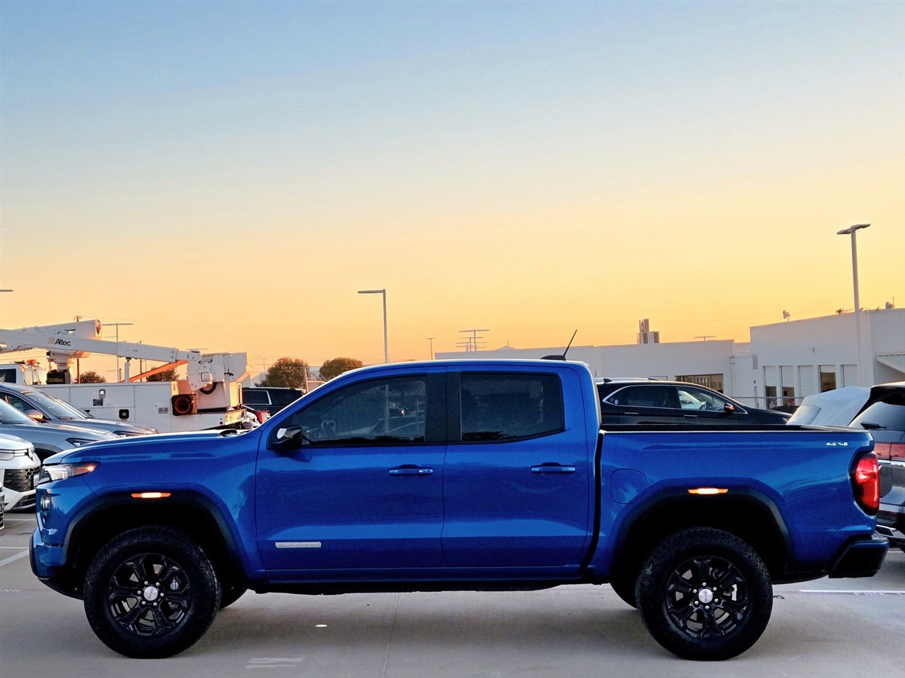 GMC Canyon 4WD Crew Cab Elevation 2024