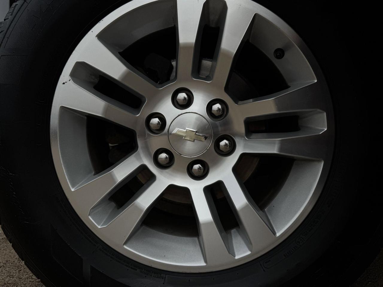 Chevrolet Suburban 4WD 4dr LT 2020