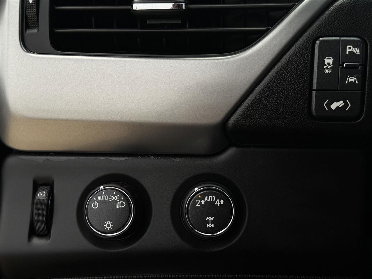 Chevrolet Suburban 4WD 4dr LT 2020